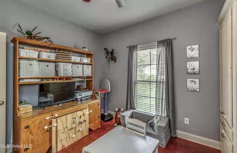 Living - 439 Pecan Cir, Brandon, MS 39042 photo 6 of 6