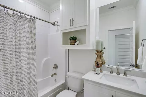 Bath - 978 Mullican Rd, Florence, MS 39073 photo 5 of 5