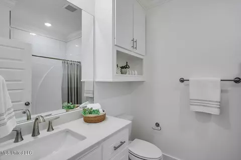 Bath - 978 Mullican Rd, Florence, MS 39073 photo 4 of 5
