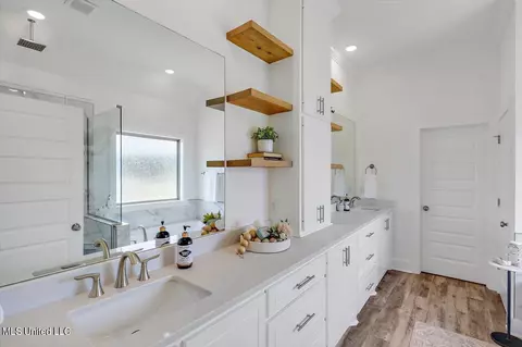 Bath - 978 Mullican Rd, Florence, MS 39073 photo 1 of 5