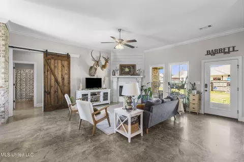 Living - 267 Buckhead Dr, Madison, MS 39110 photo 2 of 3