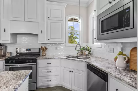 Kitchen - 267 Buckhead Dr, Madison, MS 39110 photo 3 of 4
