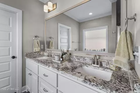 Bath - 267 Buckhead Dr, Madison, MS 39110 photo 2 of 4