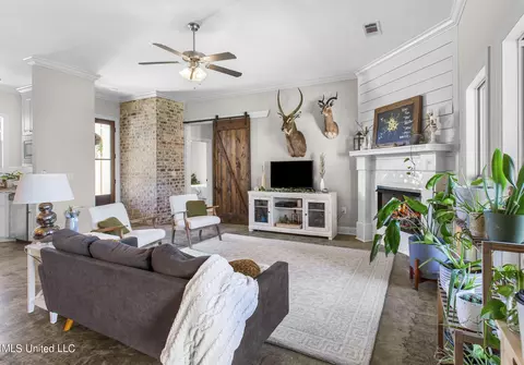 Living - 267 Buckhead Dr, Madison, MS 39110 photo 3 of 3