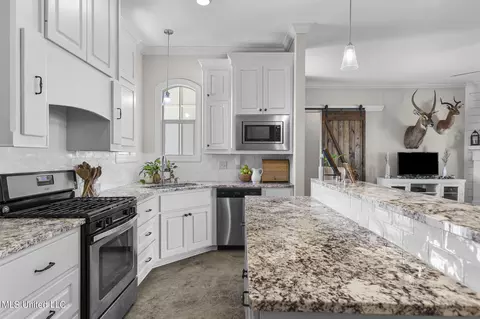 Kitchen - 267 Buckhead Dr, Madison, MS 39110 photo 2 of 4