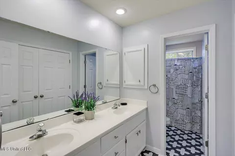 Bath - 104 Rustic Dr, Brandon, MS 39047 photo 5 of 5