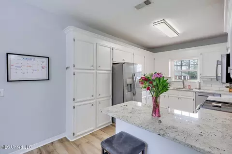 Kitchen - 104 Rustic Dr, Brandon, MS 39047 photo 1 of 5