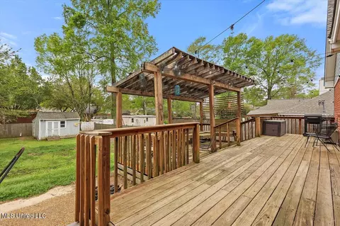 Exterior - 104 Rustic Dr, Brandon, MS 39047 photo 6 of 9
