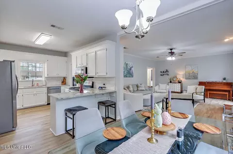 Dining - 104 Rustic Dr, Brandon, MS 39047 photo 2 of 2