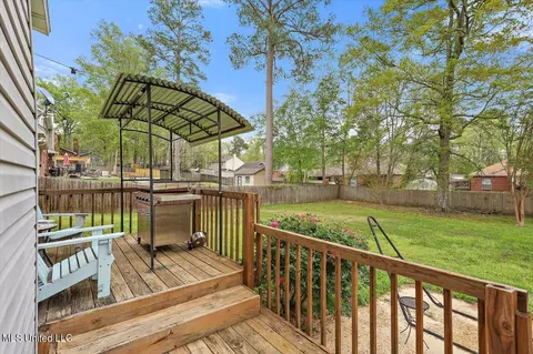 Exterior - 104 Rustic Dr, Brandon, MS 39047 photo 5 of 9