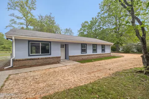 100 Dogwood Cir, New Augusta, MS 39462