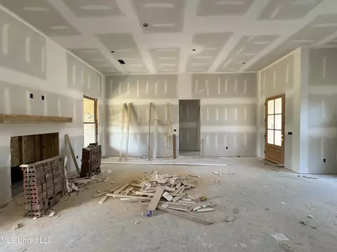 Living - 984 Mullican Rd, Florence, MS 39073 photo 2 of 2
