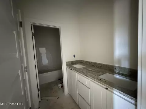 Bath - 995 Mullican Rd, Florence, MS 39073 photo 4 of 6