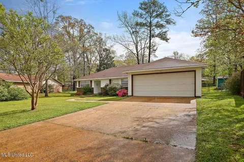 Exterior - 22 Crosswoods Rd, Brandon, MS 39042 photo 7 of 7