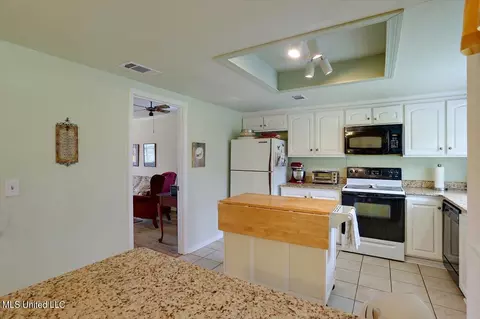 Kitchen - 22 Crosswoods Rd, Brandon, MS 39042 photo 4 of 4