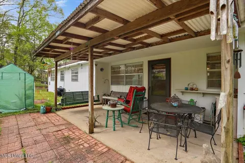 Exterior - 22 Crosswoods Rd, Brandon, MS 39042 photo 4 of 7