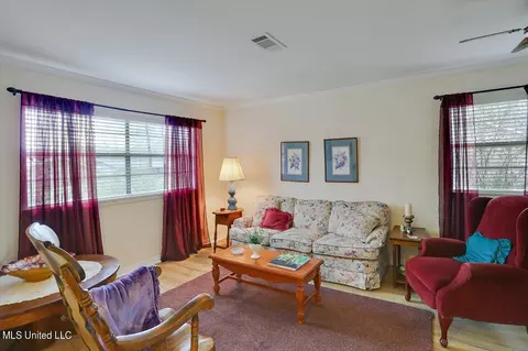 Living - 22 Crosswoods Rd, Brandon, MS 39042 photo 1 of 4