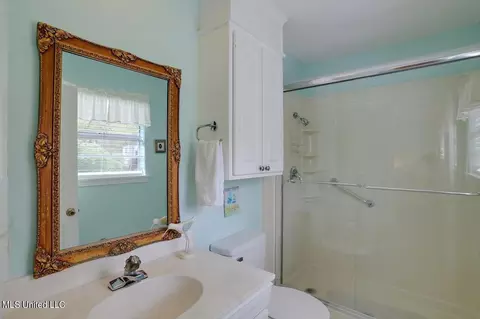 Bath - 22 Crosswoods Rd, Brandon, MS 39042 photo 1 of 2