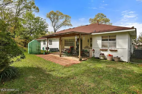Exterior - 22 Crosswoods Rd, Brandon, MS 39042 photo 6 of 7