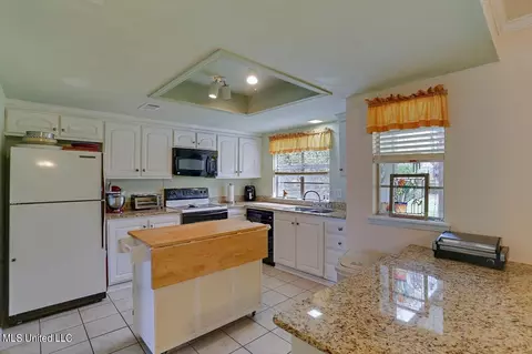 Kitchen - 22 Crosswoods Rd, Brandon, MS 39042 photo 1 of 4