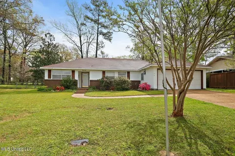 22 Crosswoods Rd, Brandon, MS 39042
