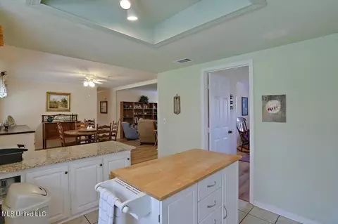 Kitchen - 22 Crosswoods Rd, Brandon, MS 39042 photo 2 of 4