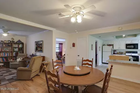 Dining - 22 Crosswoods Rd, Brandon, MS 39042 photo 2 of 2