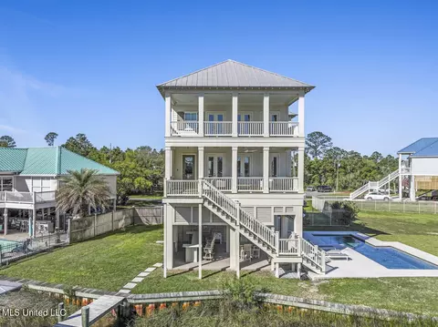116 Kelly Cv, Pass Christian, MS 39571