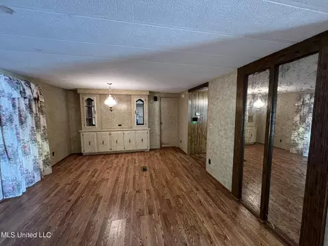 489 Line St, Byram, MS 39272 photo 7