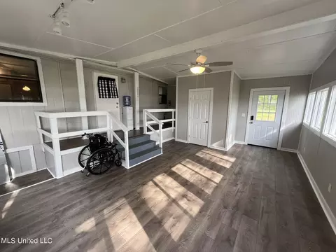 489 Line St, Byram, MS 39272 photo 17