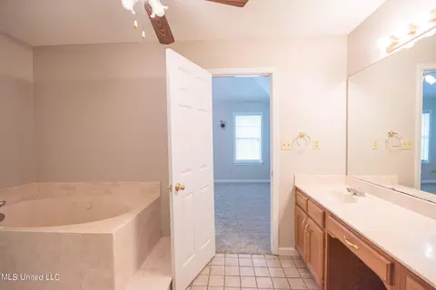 Bath - 7080 Olive Ridge Dr, Olive Branch, MS 38654 photo 1 of 4