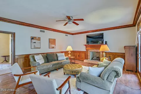 Living - 30 Moss Forest Cir, Jackson, MS 39211 photo 4 of 4