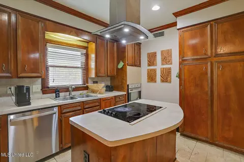 Kitchen - 30 Moss Forest Cir, Jackson, MS 39211 photo 2 of 5