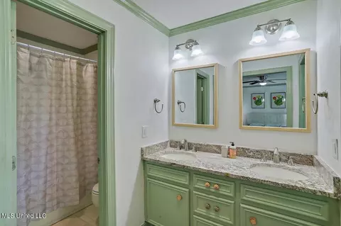 Bath - 30 Moss Forest Cir, Jackson, MS 39211 photo 2 of 5