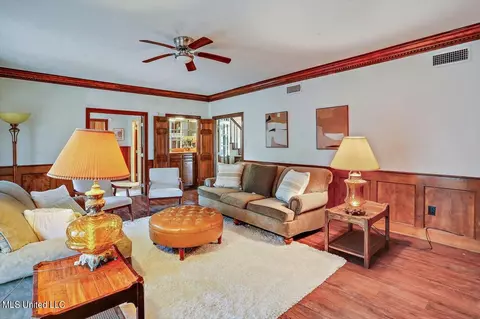 Living - 30 Moss Forest Cir, Jackson, MS 39211 photo 2 of 4