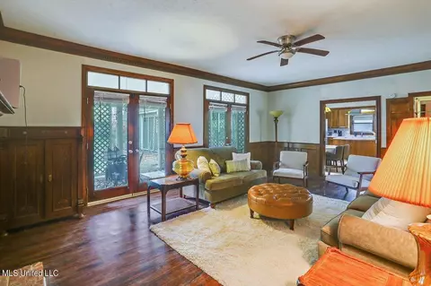 Living - 30 Moss Forest Cir, Jackson, MS 39211 photo 3 of 4