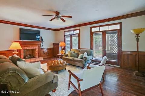 Living - 30 Moss Forest Cir, Jackson, MS 39211 photo 1 of 4