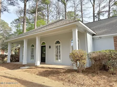 1539 Northlake Dr, Jackson, MS 39211