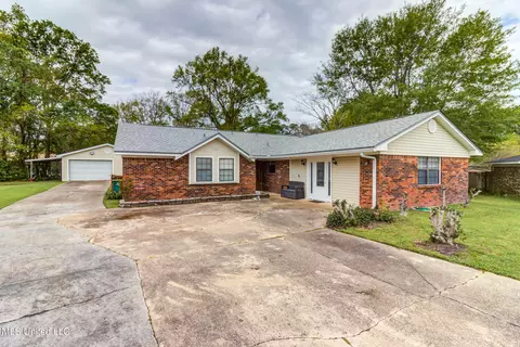 697 Eric Ct, Biloxi, MS 39532
