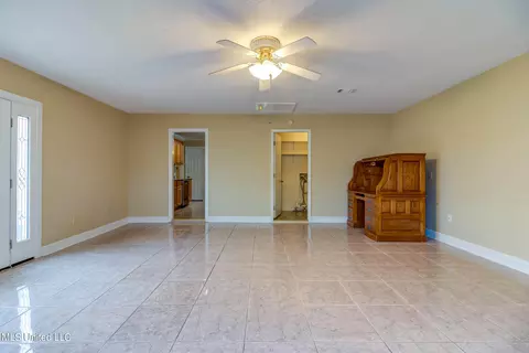 Living - 697 Eric Ct, Biloxi, MS 39532 photo 3 of 7