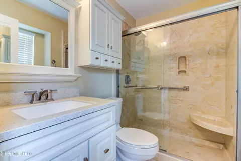 Bath - 697 Eric Ct, Biloxi, MS 39532 photo 3 of 3