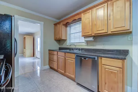 Kitchen - 697 Eric Ct, Biloxi, MS 39532 photo 5 of 9
