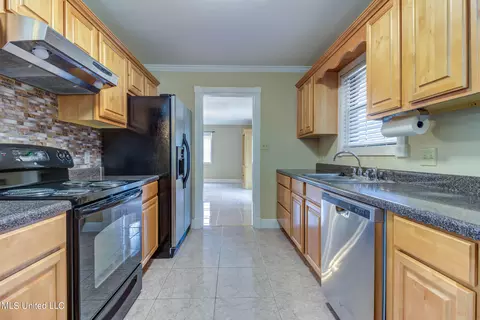 Kitchen - 697 Eric Ct, Biloxi, MS 39532 photo 1 of 9