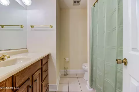 Bath - 697 Eric Ct, Biloxi, MS 39532 photo 2 of 3