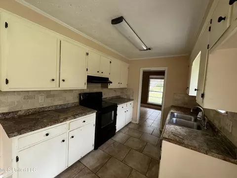 Kitchen - 2221 Scanlon Dr, Jackson, MS 39204 photo 1 of 2