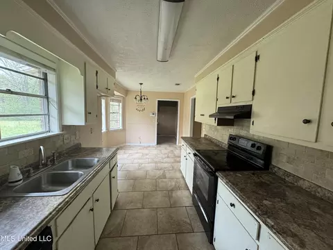 Kitchen - 2221 Scanlon Dr, Jackson, MS 39204 photo 2 of 2