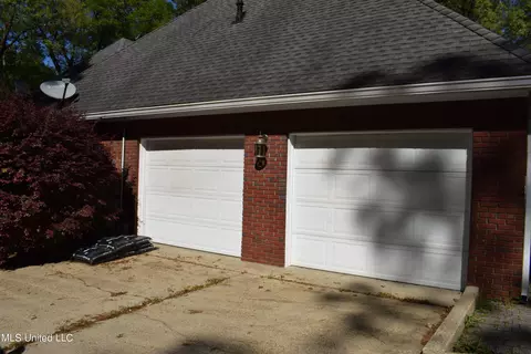 Exterior - 175 Burgundy Dr, Lucedale, MS 39452 photo 9 of 12