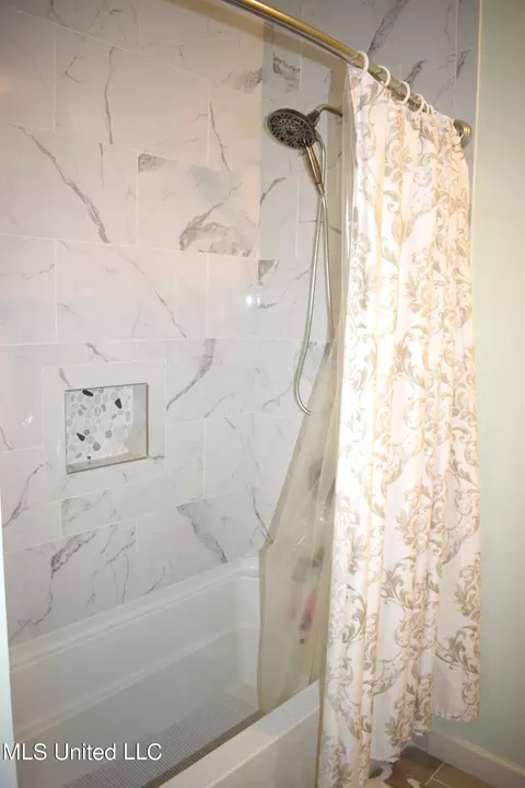 Bath - 175 Burgundy Dr, Lucedale, MS 39452 photo 4 of 5