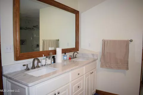 Bath - 175 Burgundy Dr, Lucedale, MS 39452 photo 2 of 5