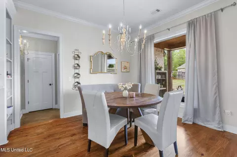 Dining - 610 Emerald Ct, Brandon, MS 39047 photo 2 of 3